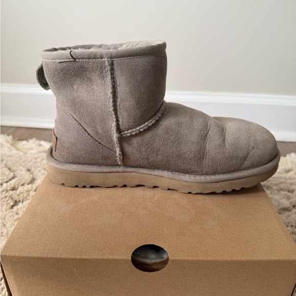 UGG Gray Campfire Fleece Lined Boots - Picture 3 of 10